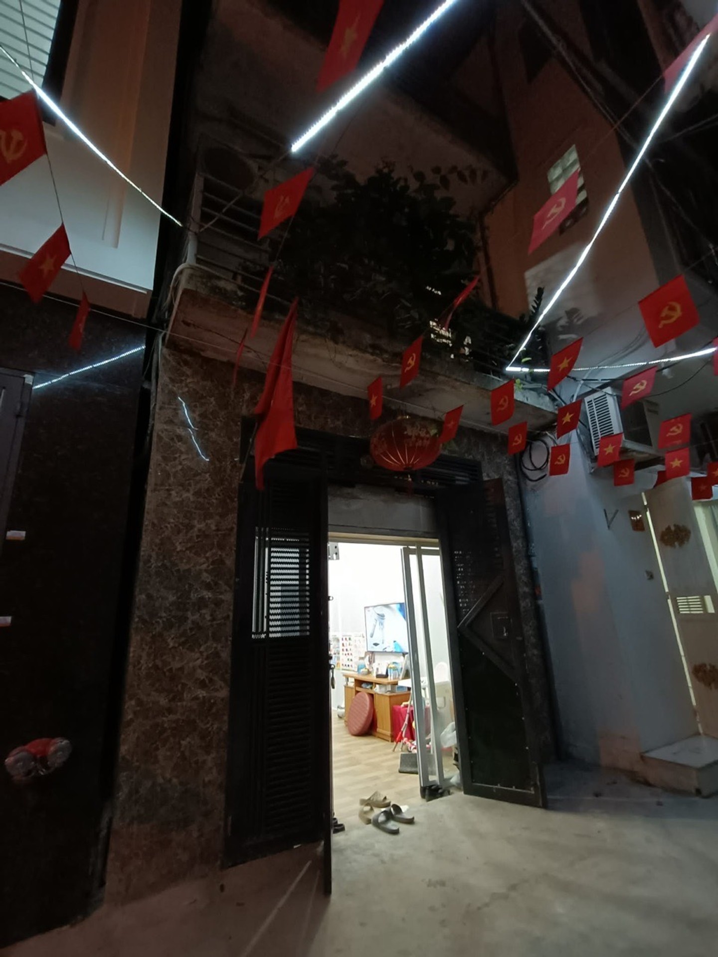 Bán nhà Lương Khánh Thiện - diện tích 145m2 2 tầng - Ô tô đỗ cửa - giá 28 tỷ