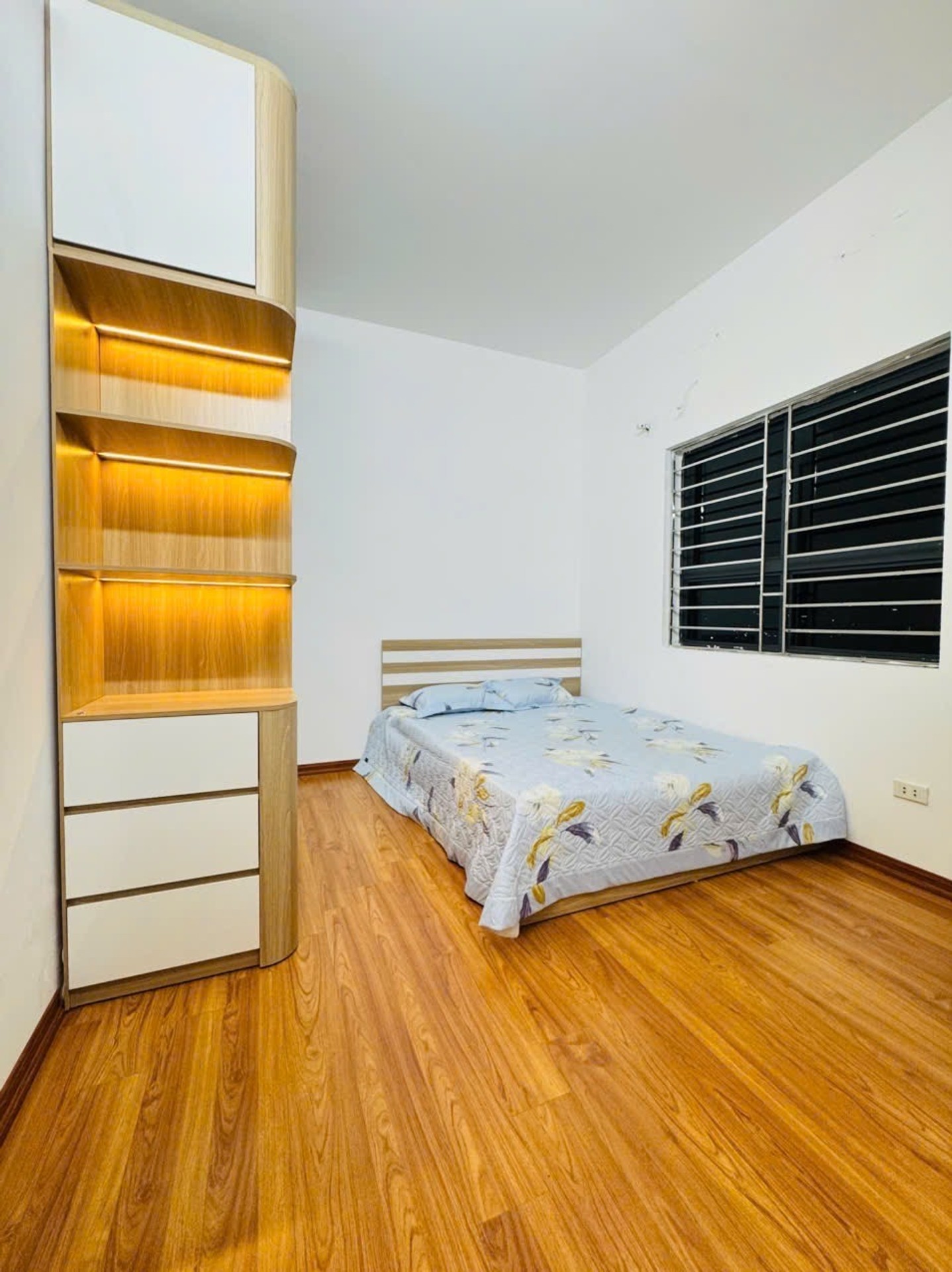Bán nhà Nguyễn Xiển - diện tích 73m2 1 tầng - mặt tiền 7,6m - giá 4,4 tỷ