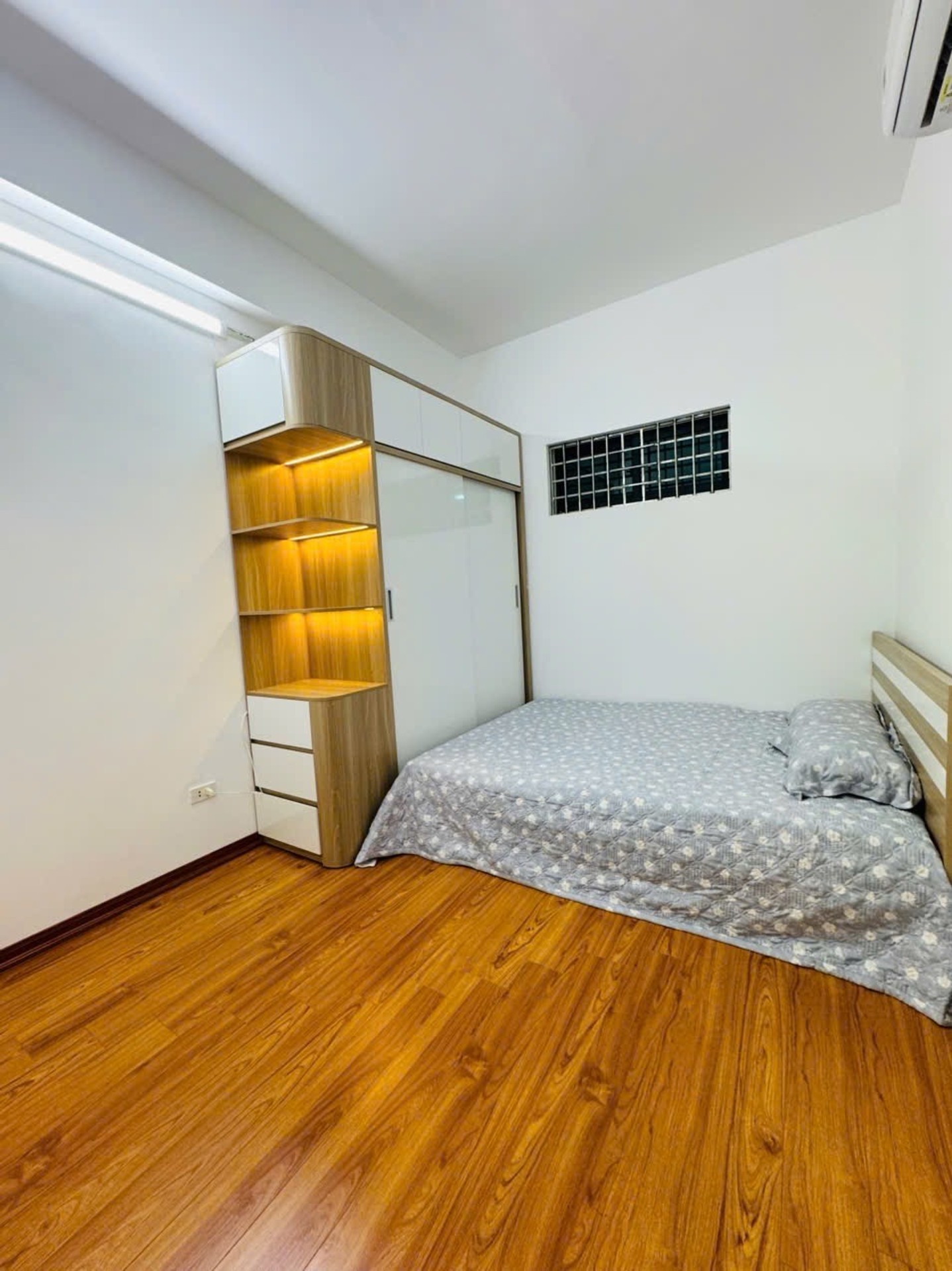 Bán nhà Nguyễn Xiển - diện tích 73m2 1 tầng - mặt tiền 7,6m - giá 4,4 tỷ