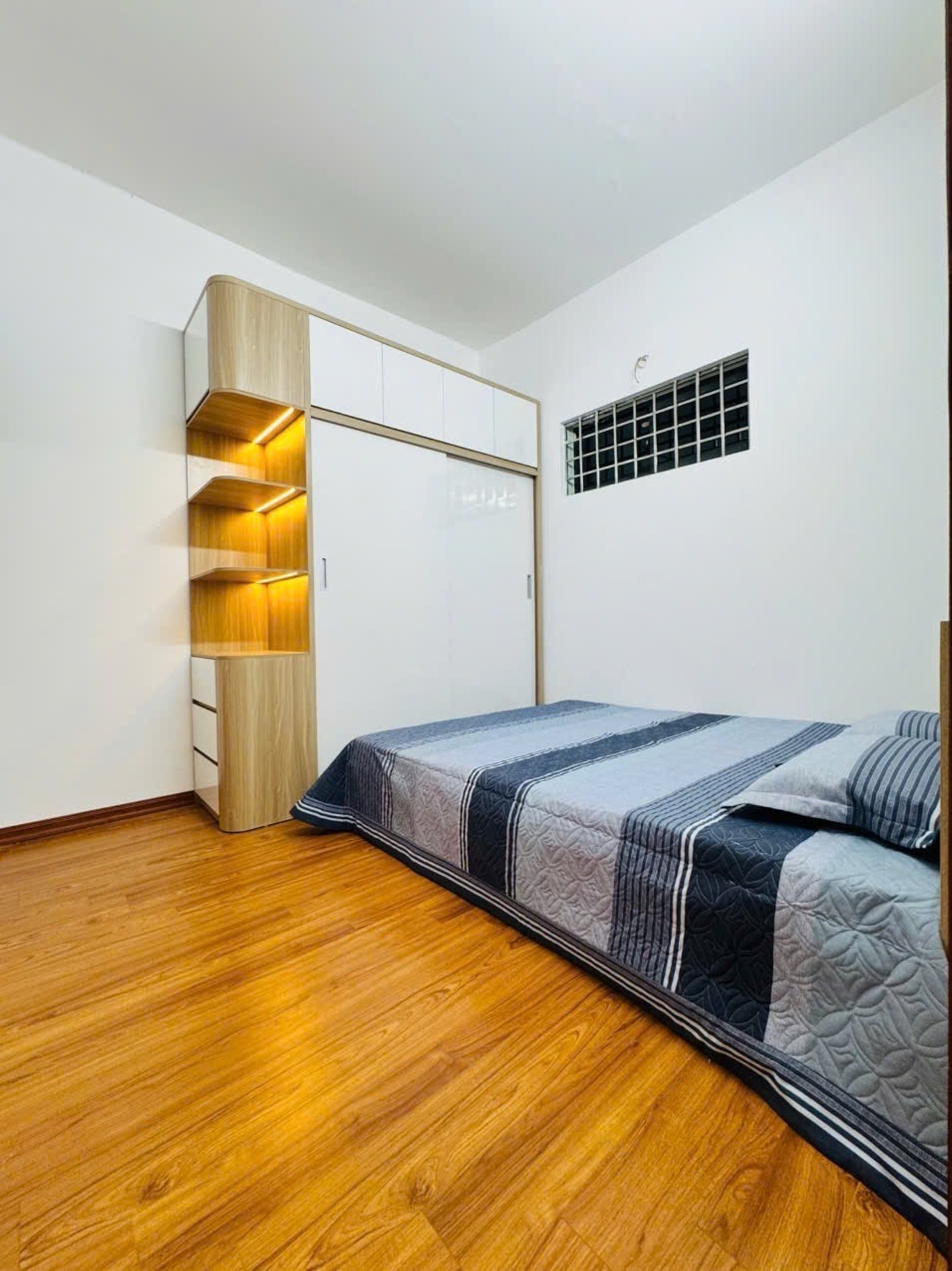 Bán nhà Nguyễn Xiển - diện tích 73m2 1 tầng - mặt tiền 7,6m - giá 4,4 tỷ