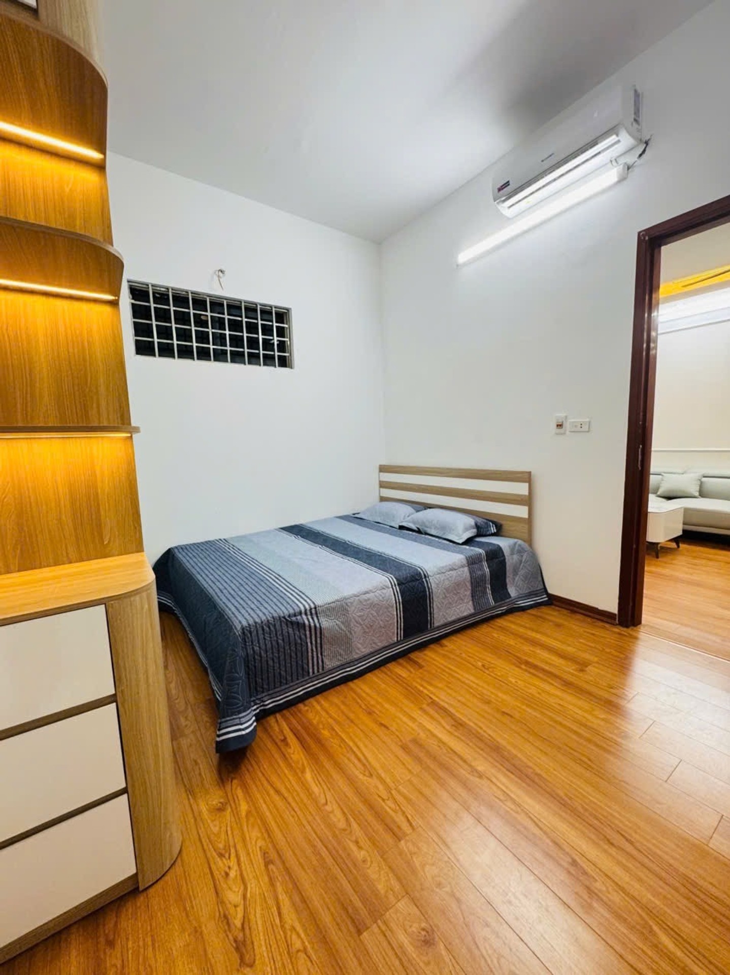 Bán nhà Nguyễn Xiển - diện tích 73m2 1 tầng - mặt tiền 7,6m - giá 4,4 tỷ