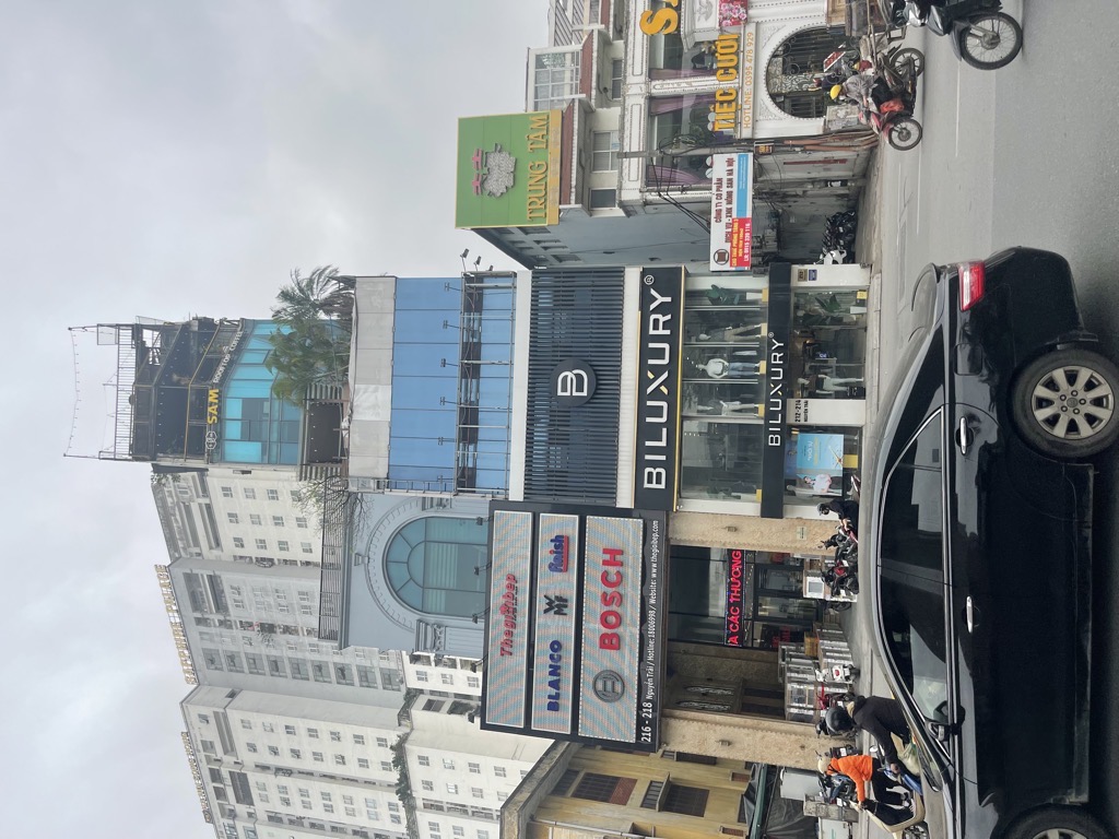 Bán nhà Nguyễn Trãi - diện tích 228m2 12 tầng - Lô góc kinh doanh đa ngành nghề - giá 98 tỷ