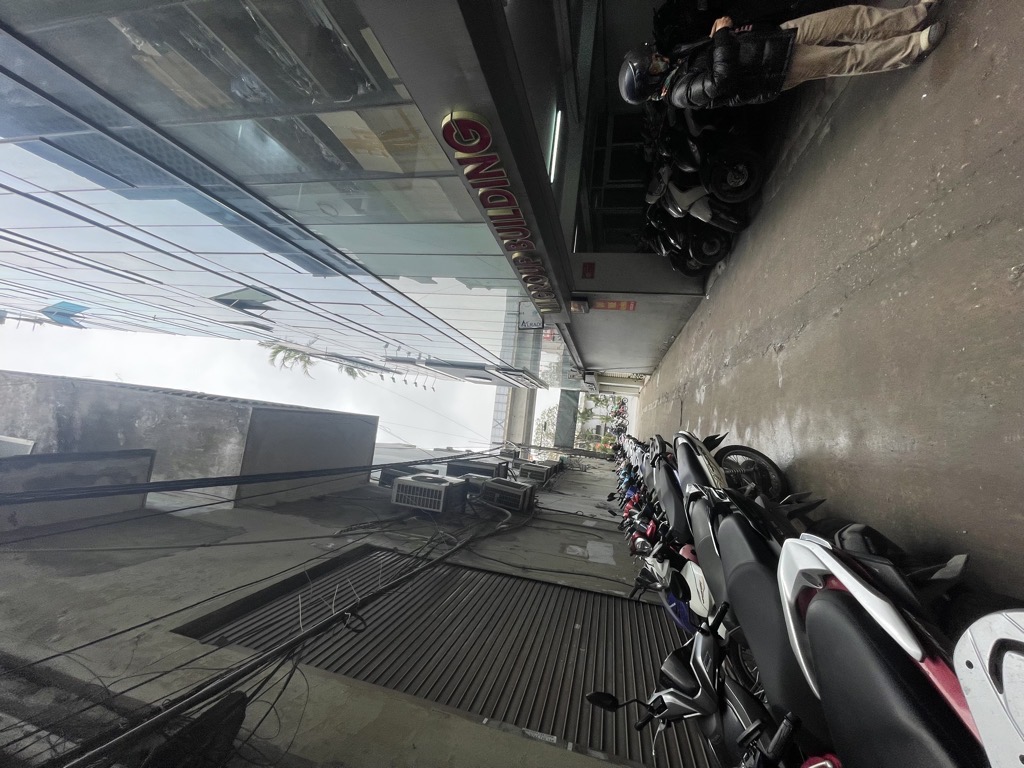 Bán nhà Nguyễn Trãi - diện tích 228m2 12 tầng - Lô góc kinh doanh đa ngành nghề - giá 98 tỷ