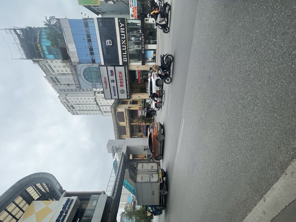 Bán nhà Nguyễn Trãi - diện tích 228m2 12 tầng - Lô góc kinh doanh đa ngành nghề - giá 98 tỷ