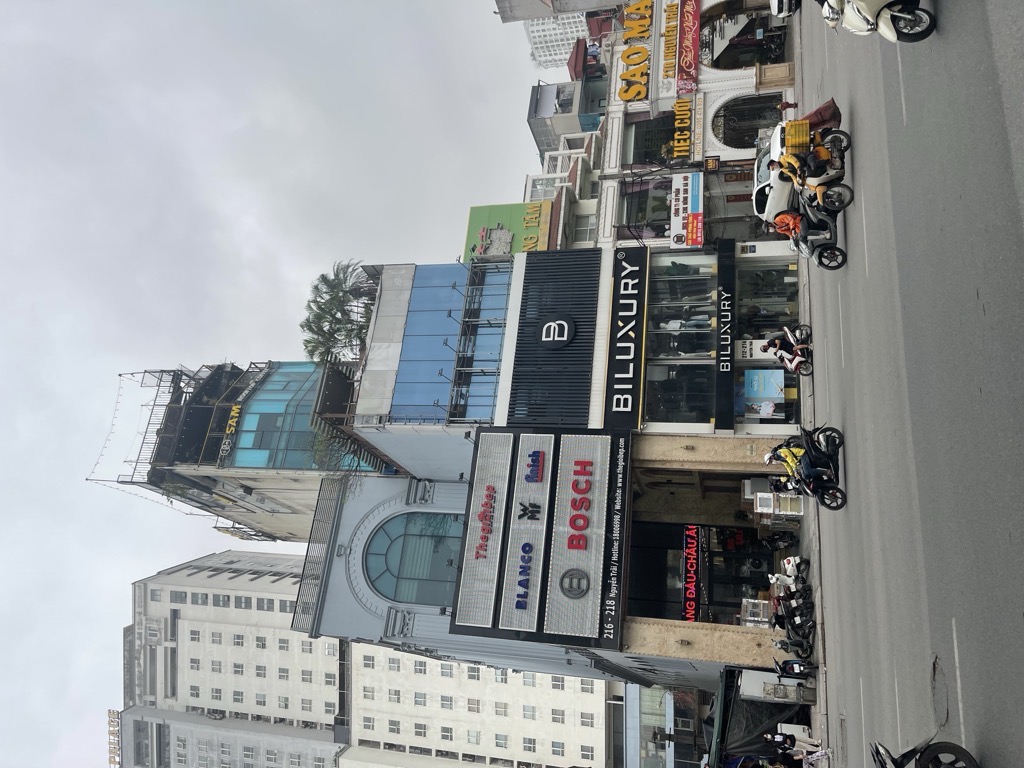 Bán nhà Nguyễn Trãi - diện tích 228m2 12 tầng - Lô góc kinh doanh đa ngành nghề - giá 98 tỷ