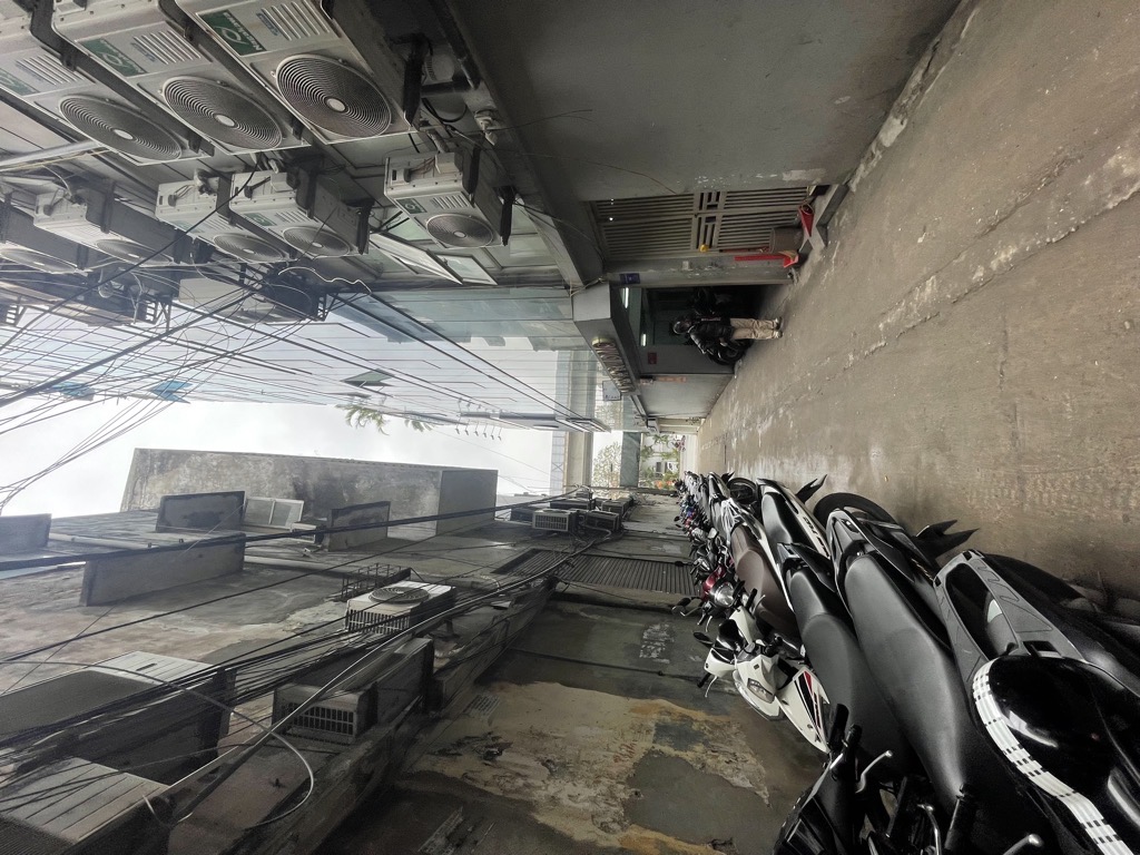 Bán nhà Nguyễn Trãi - diện tích 228m2 12 tầng - Lô góc kinh doanh đa ngành nghề - giá 98 tỷ