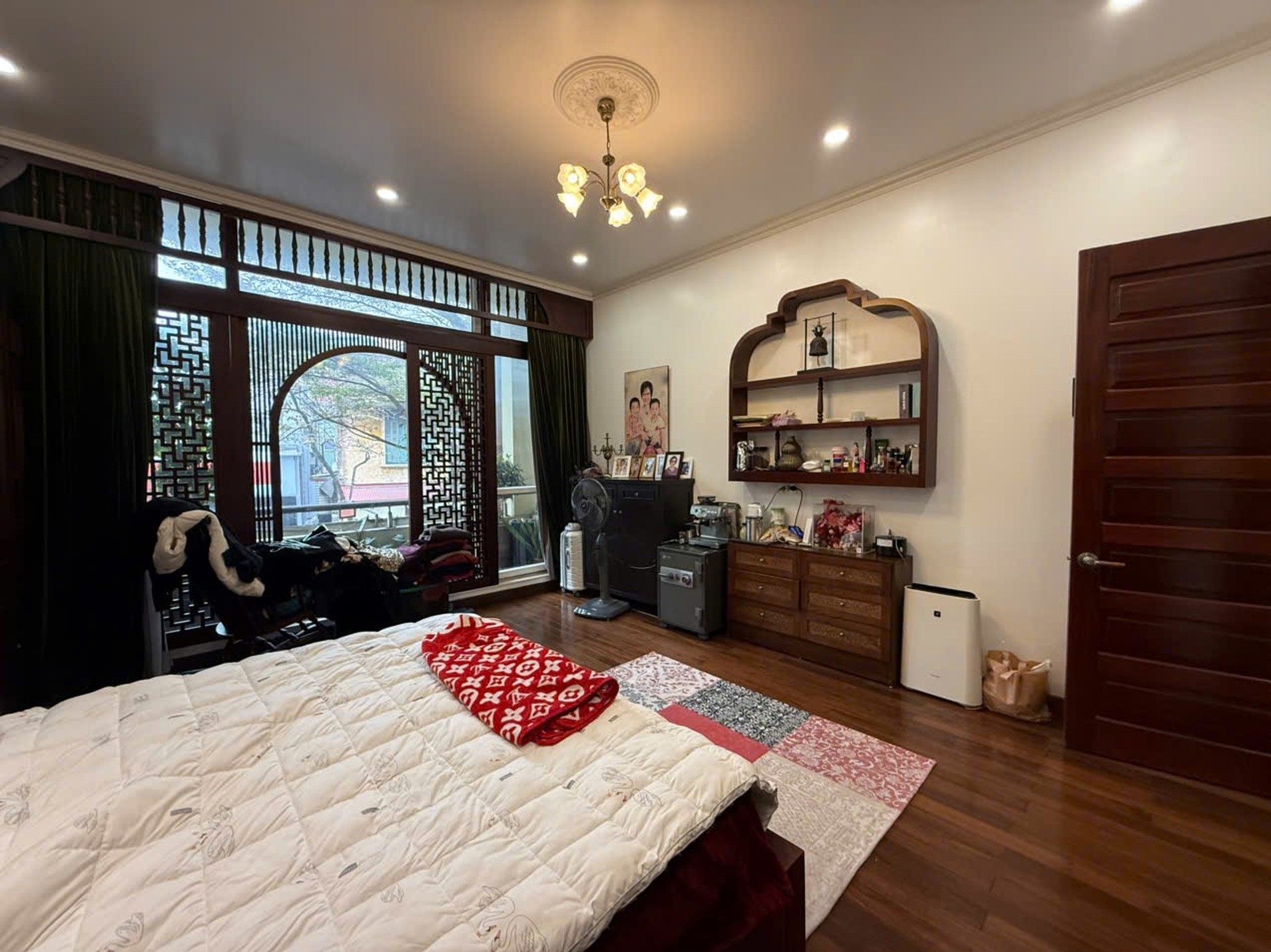 Bán nhà Khâm Thiên - diện tích 95m2 5 tầng - Lô góc 2 mặt thoáng - giá 66 tỷ