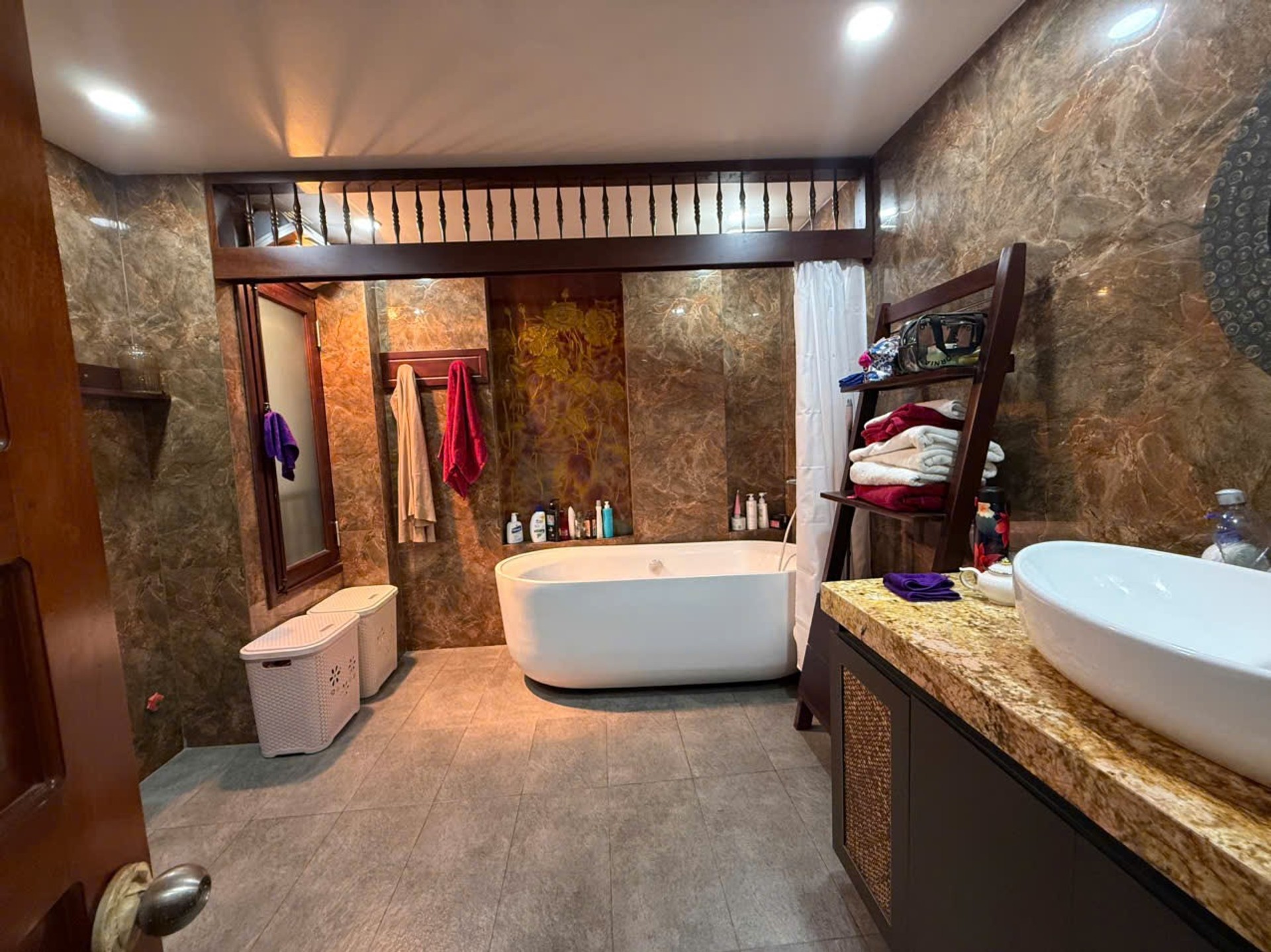 Bán nhà Khâm Thiên - diện tích 95m2 5 tầng - Lô góc 2 mặt thoáng - giá 66 tỷ