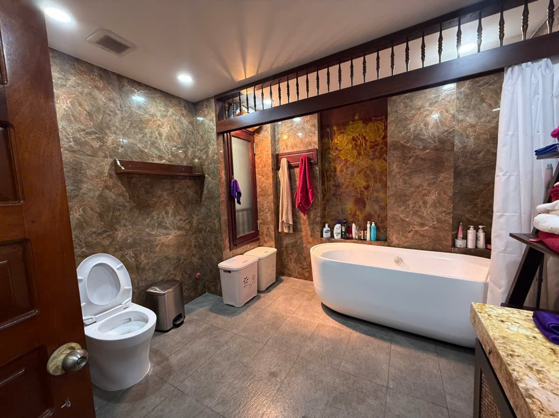 Bán nhà Khâm Thiên - diện tích 95m2 5 tầng - Lô góc 2 mặt thoáng - giá 66 tỷ