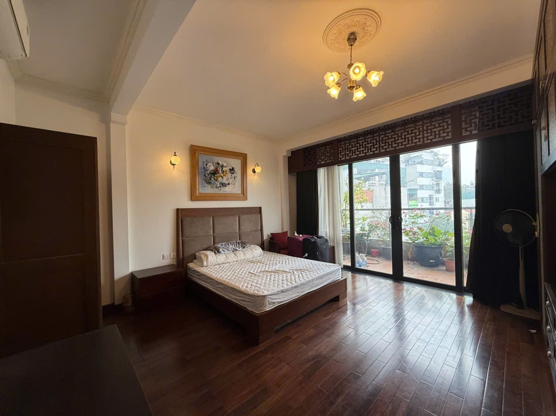 Bán nhà Khâm Thiên - diện tích 95m2 5 tầng - Lô góc 2 mặt thoáng - giá 66 tỷ