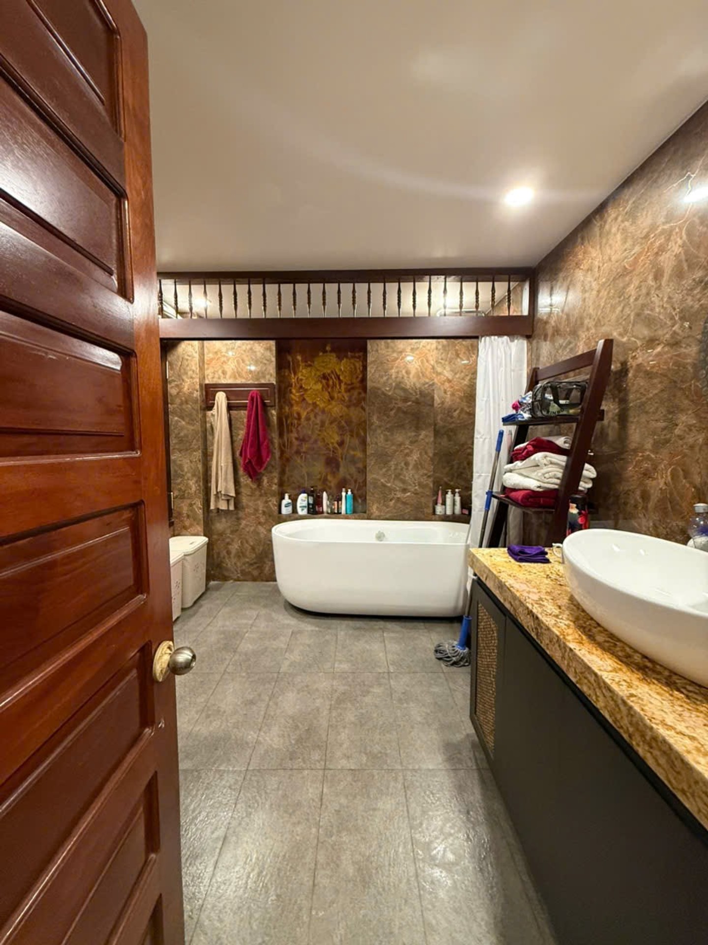 Bán nhà Khâm Thiên - diện tích 95m2 5 tầng - Lô góc 2 mặt thoáng - giá 66 tỷ