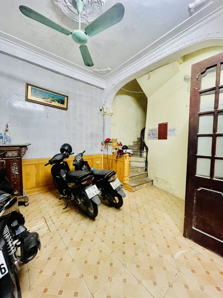 Bán nhà Minh Khai - diện tích 40m2 4 tầng - Nhà dân xây chắc chắn - giá 8,5 tỷ