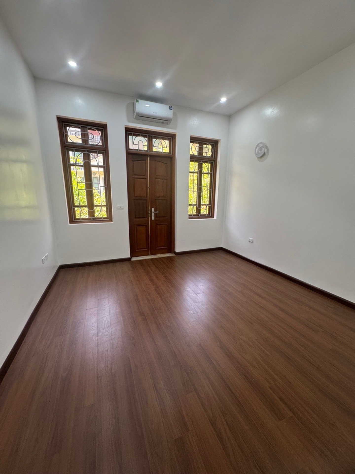 Bán nhà Lô D4 KĐT Mới Đại Kim - diện tích 51m2 5 tầng - Nhà đẹp, gần công viên - giá 23,8 tỷ