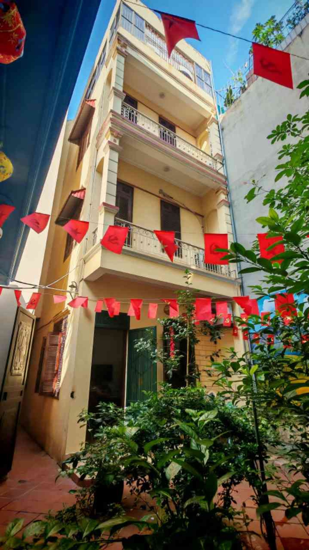 Bán nhà 177 - diện tích 177m2 4 tầng - Biệt thự sân vườn giữa trung tâm - giá 53 tỷ