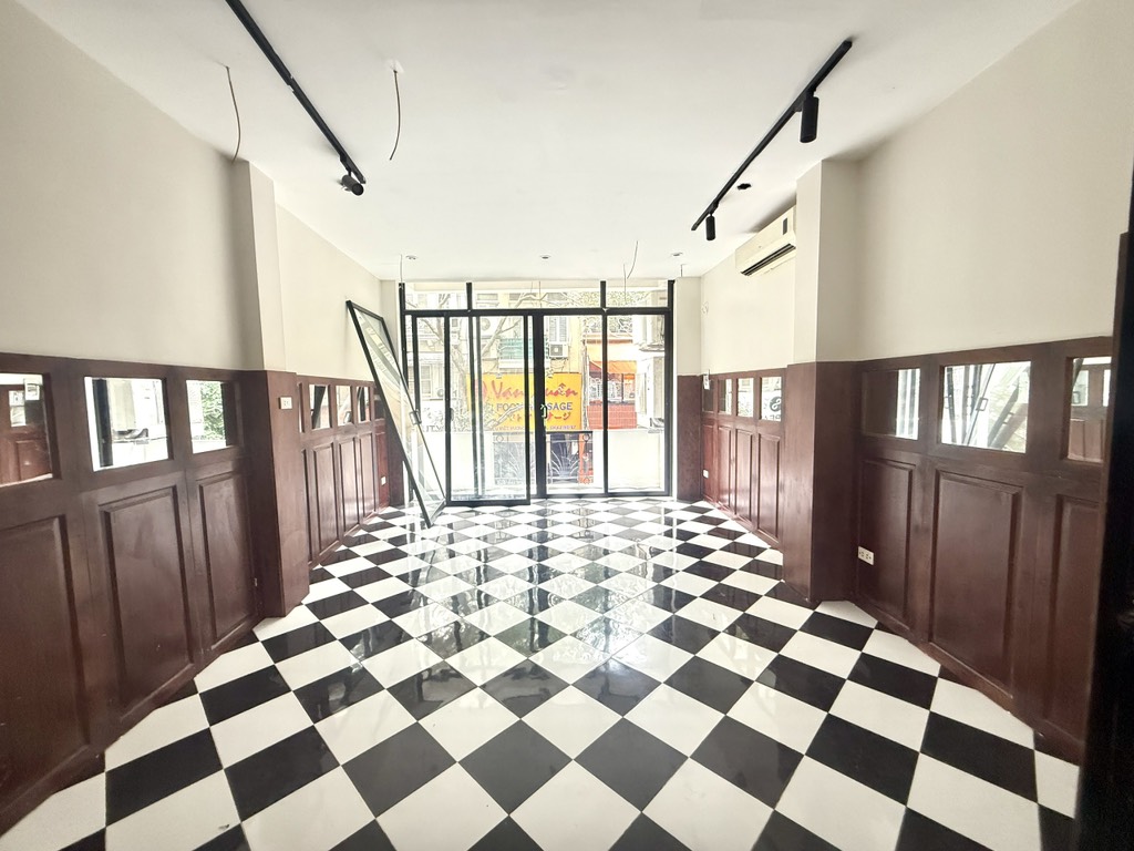 Bán nhà Triệu Việt Vương - diện tích 29,6m2 7 tầng - Mặt phố VIP trung tâm - giá 29,5 tỷ