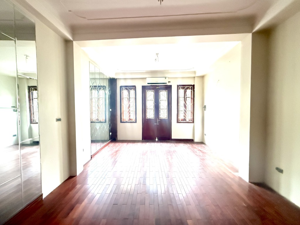 Bán nhà Triệu Việt Vương - diện tích 29,6m2 7 tầng - Mặt phố VIP trung tâm - giá 29,5 tỷ