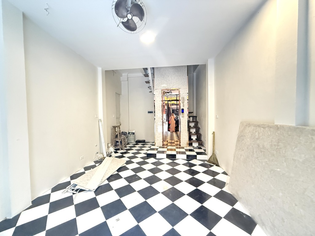 Bán nhà Triệu Việt Vương - diện tích 29,6m2 7 tầng - Mặt phố VIP trung tâm - giá 29,5 tỷ