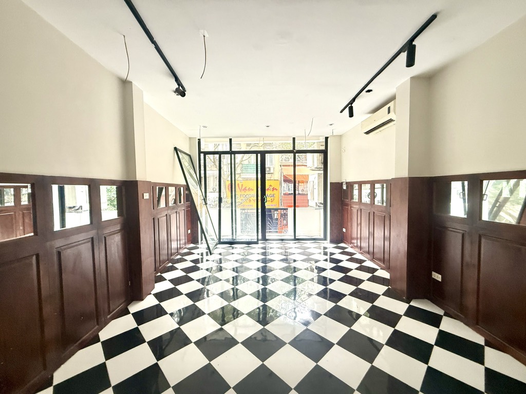 Bán nhà Triệu Việt Vương - diện tích 29,6m2 7 tầng - Mặt phố VIP trung tâm - giá 29,5 tỷ