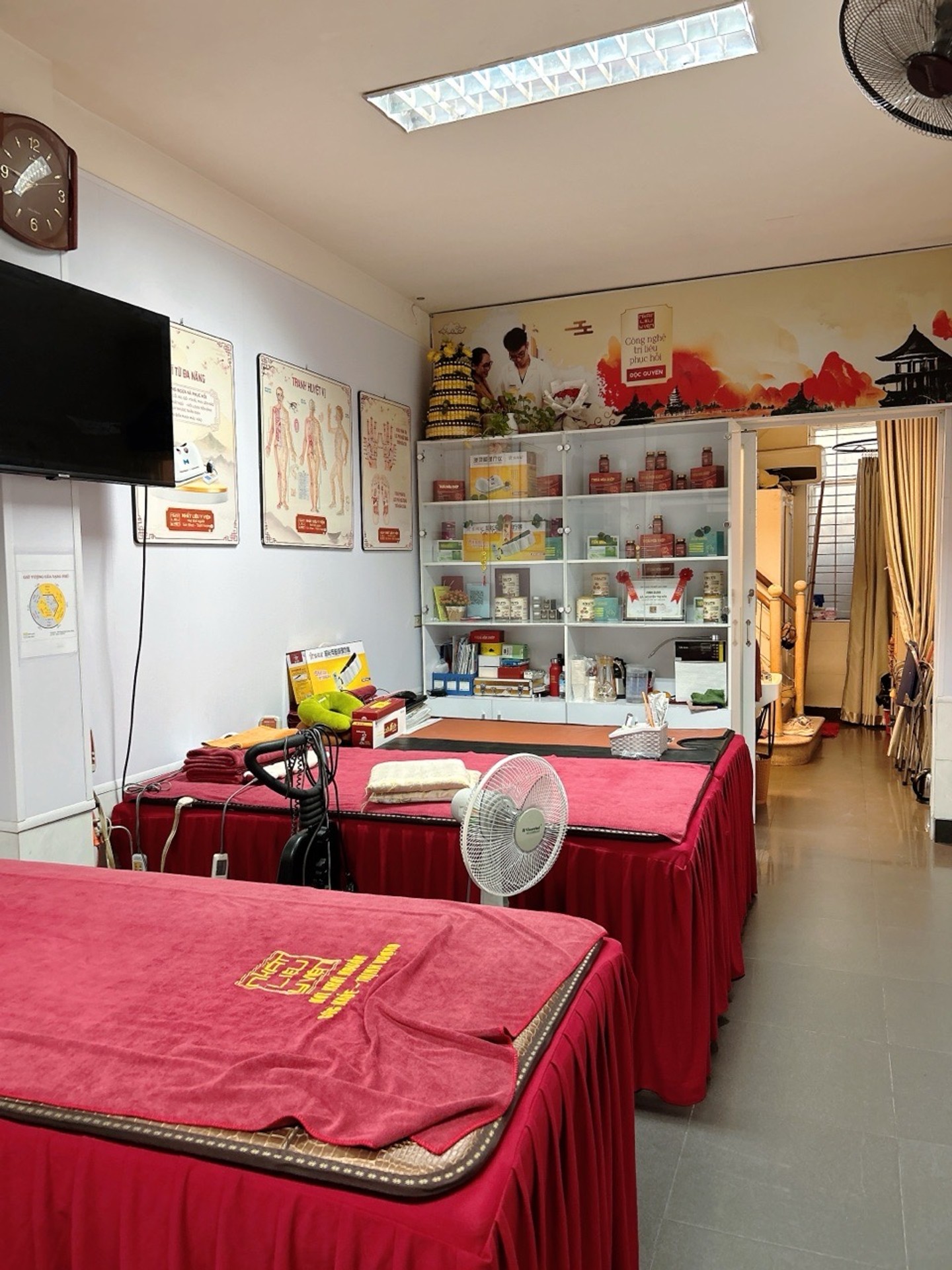 Bán nhà Đê Tô Hoàng - diện tích 40m2 5 tầng - Nhà mặt ngõ, kinh doanh sầm uất - giá 18,9 tỷ