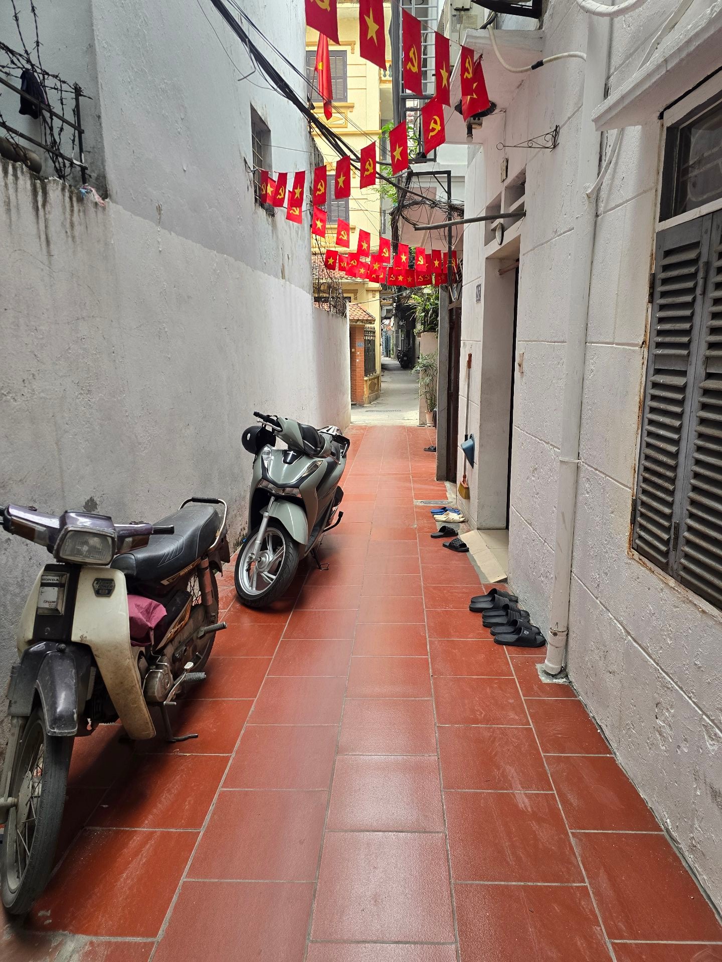 Bán nhà Giáp Bát - diện tích 43m2 6 tầng - Thang máy - giá 10,2 tỷ