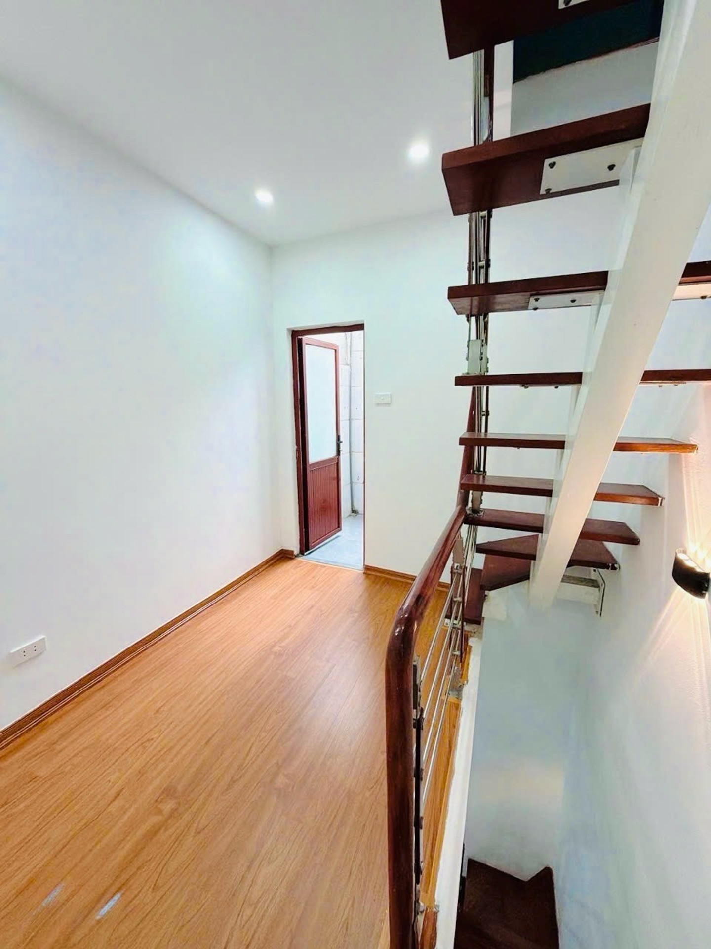 Bán nhà Định Công Thượng - diện tích 22m2 3 tầng - Ngõ ô tô tránh - giá Nhỉnh 2 tỷ