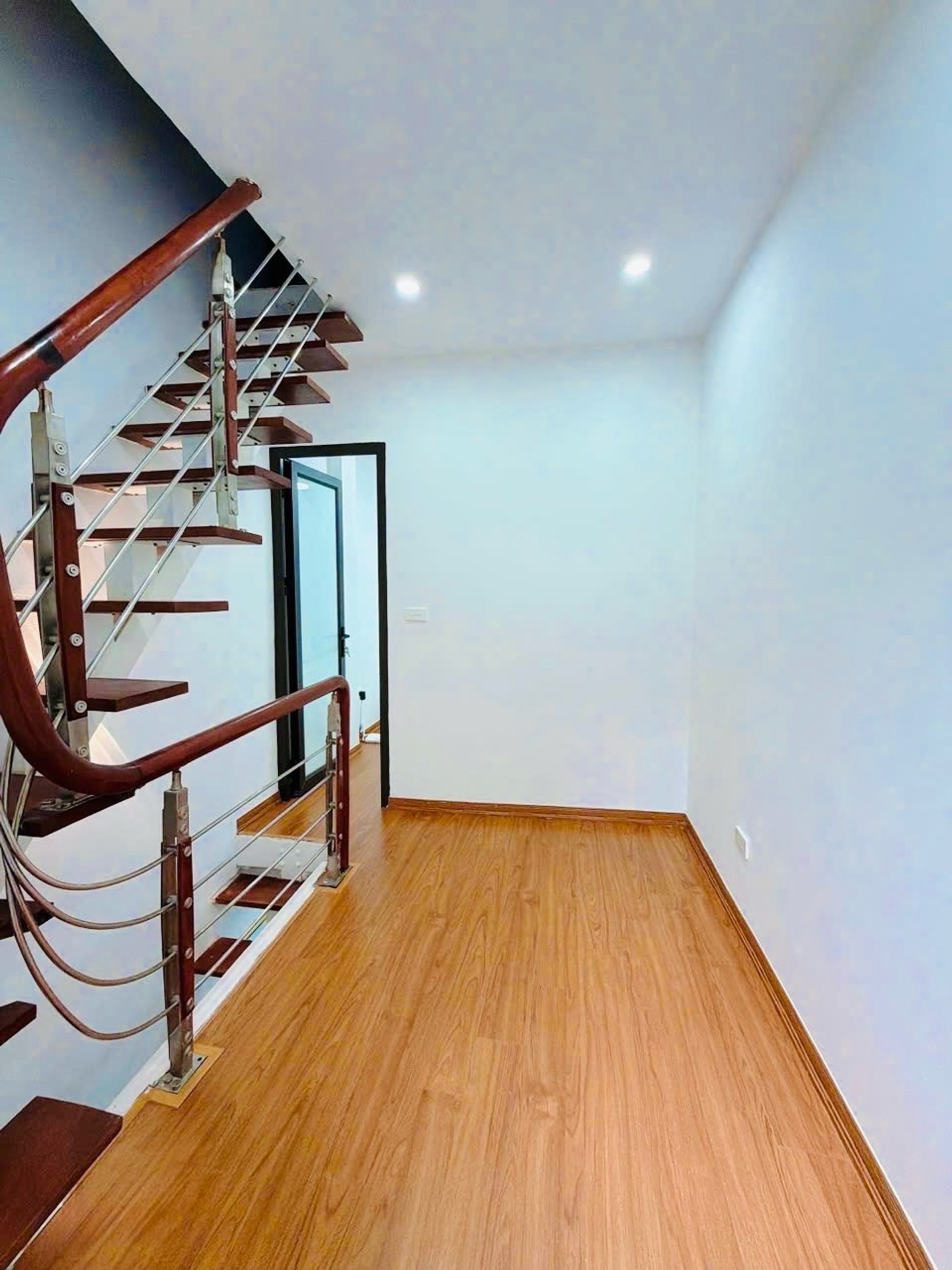 Bán nhà Định Công Thượng - diện tích 22m2 3 tầng - Ngõ ô tô tránh - giá Nhỉnh 2 tỷ