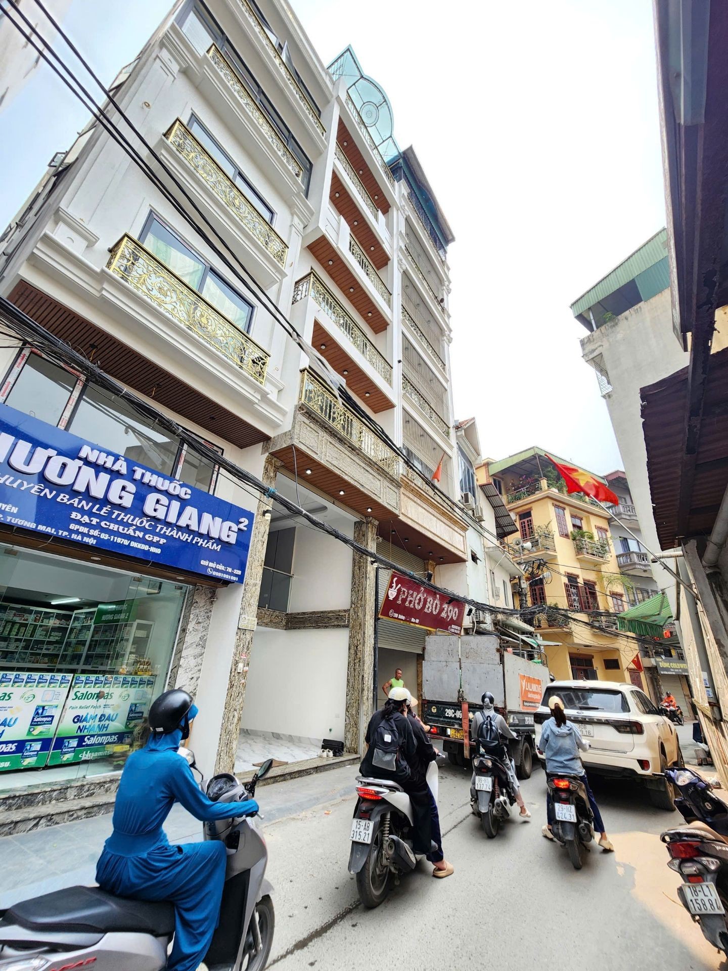 Bán nhà Hoàng Mai - diện tích 40m2 7 tầng - MẶT PHỐ - Ô TÔ TRÁNH - KINH DOANH - giá 18,3 tỷ