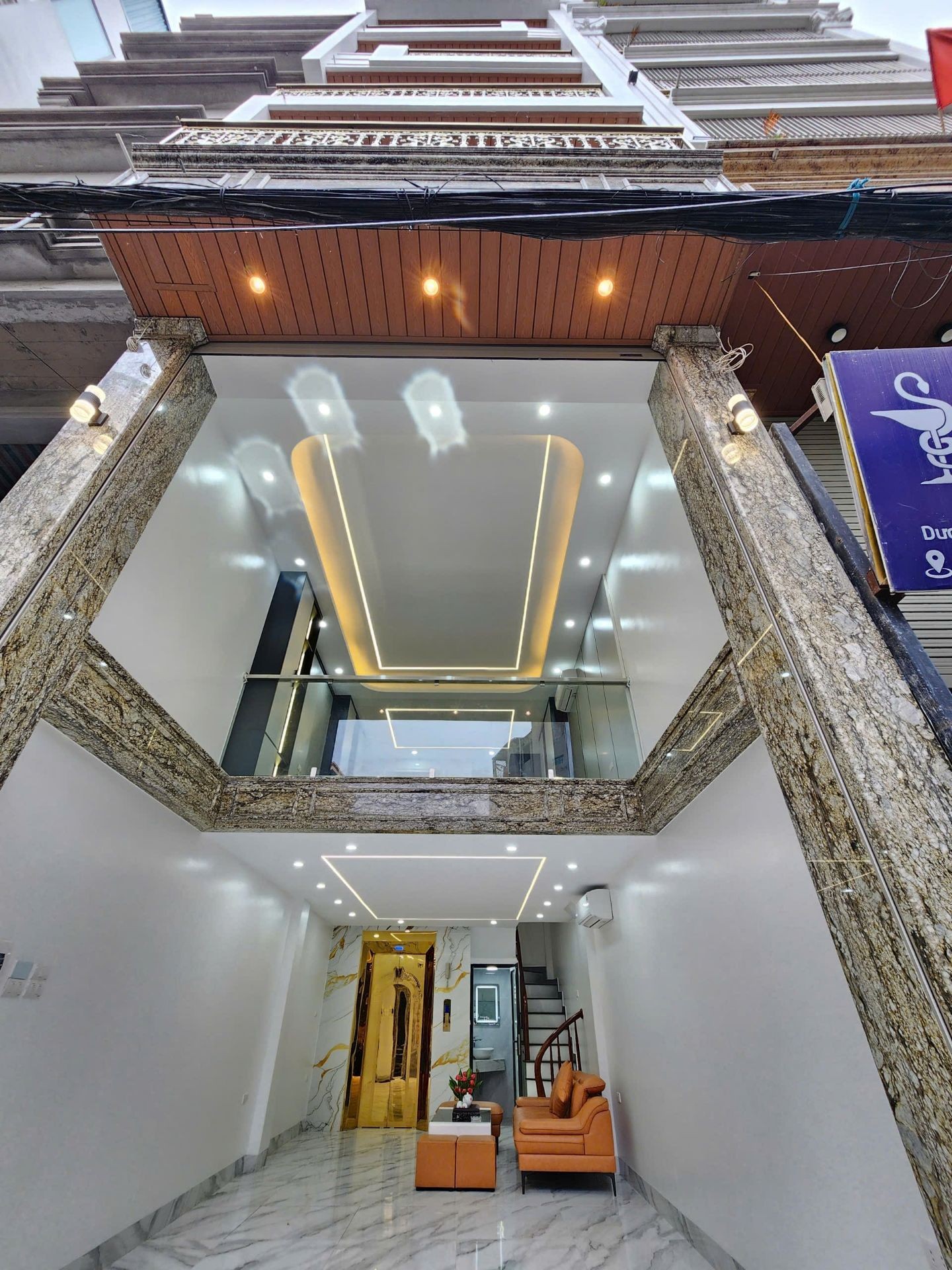 Bán nhà Hoàng Mai - diện tích 40m2 7 tầng - MẶT PHỐ - Ô TÔ TRÁNH - KINH DOANH - giá 18,3 tỷ
