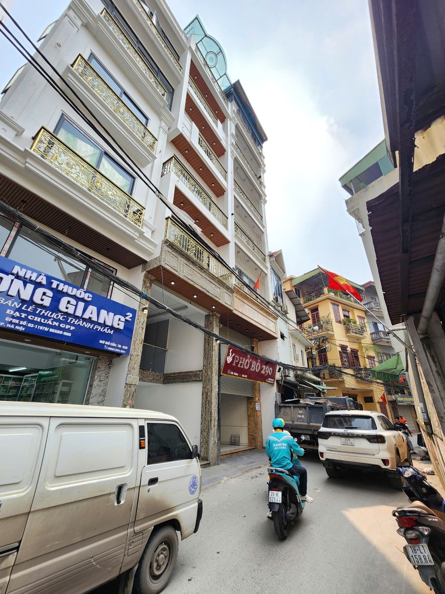 Bán nhà Hoàng Mai - diện tích 40m2 7 tầng - MẶT PHỐ - Ô TÔ TRÁNH - KINH DOANH - giá 18,3 tỷ