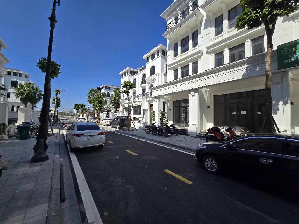 Bán nhà Hoàng Văn Thụ - diện tích 108m2 5 tầng - Khu vực VIP - giá 32,8 tỷ