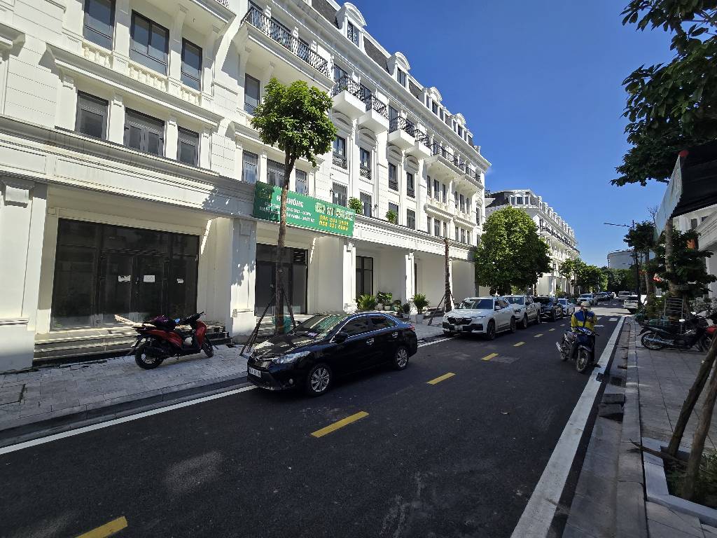 Bán nhà Hoàng Văn Thụ - diện tích 108m2 5 tầng - Khu vực VIP - giá 32,8 tỷ