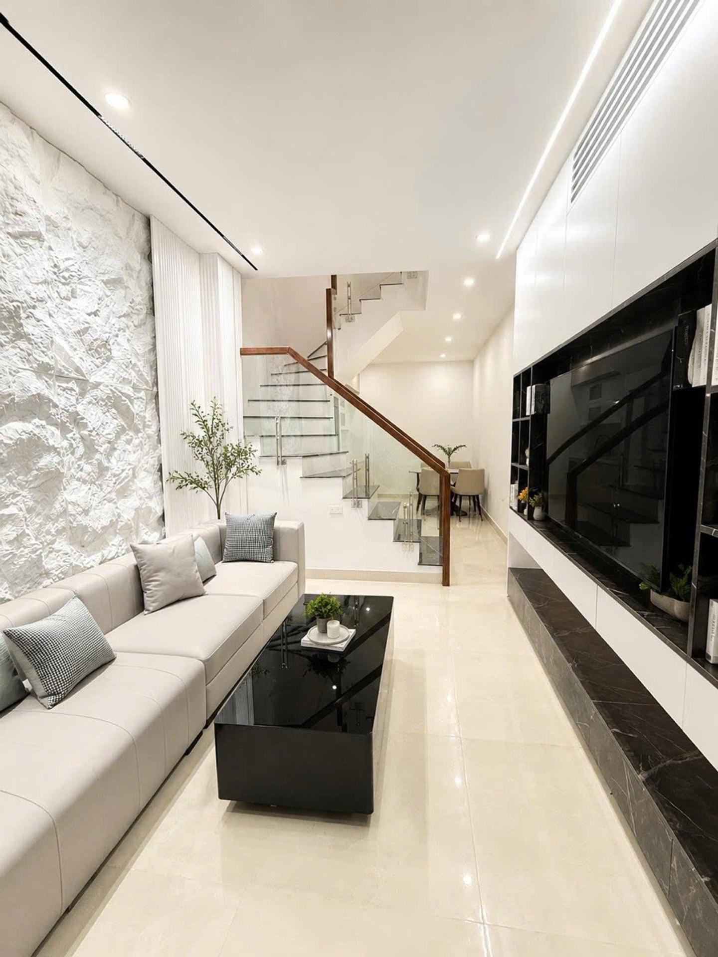 Bán nhà Lương Khánh Thiện - diện tích 33m2 4 tầng - ô tô gần nhà - giá 8,3 tỷ