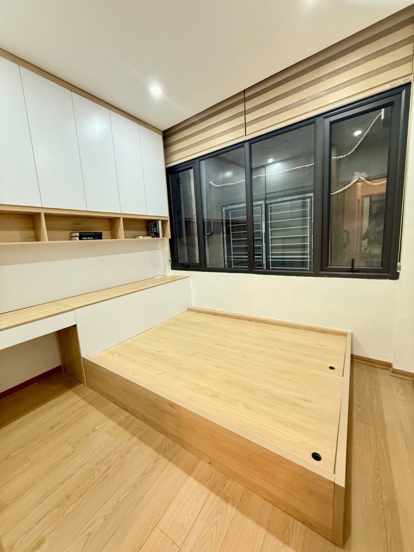 Bán nhà Lương Khánh Thiện - diện tích 33m2 4 tầng - ô tô gần nhà - giá 8,3 tỷ