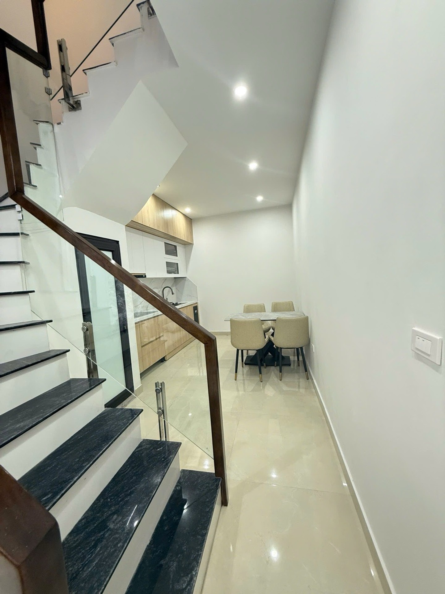 Bán nhà Lương Khánh Thiện - diện tích 33m2 4 tầng - ô tô gần nhà - giá 8,3 tỷ