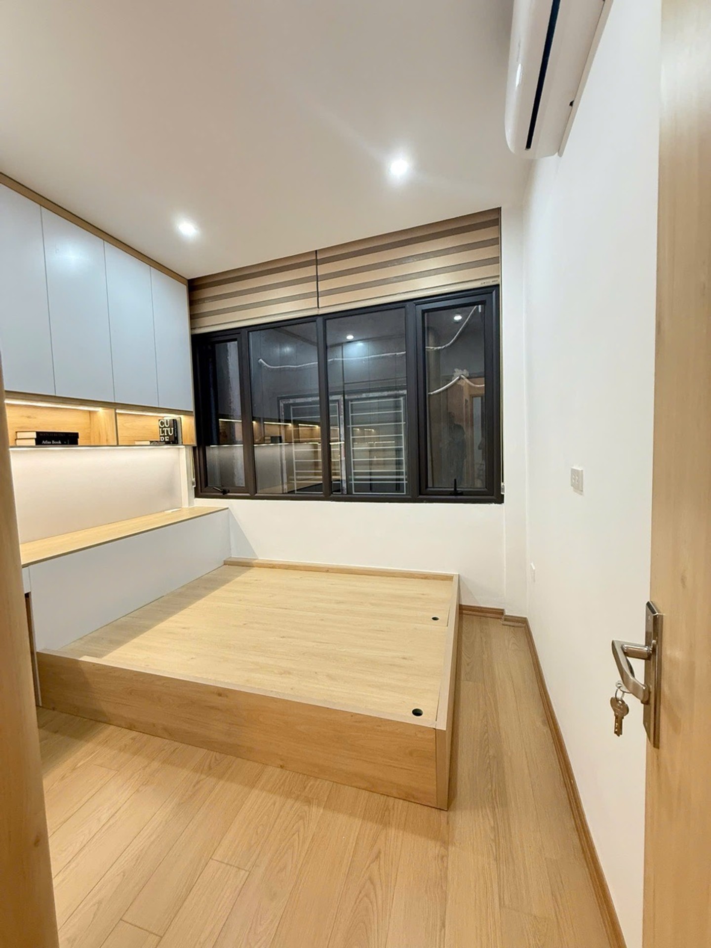 Bán nhà Lương Khánh Thiện - diện tích 33m2 4 tầng - ô tô gần nhà - giá 8,3 tỷ