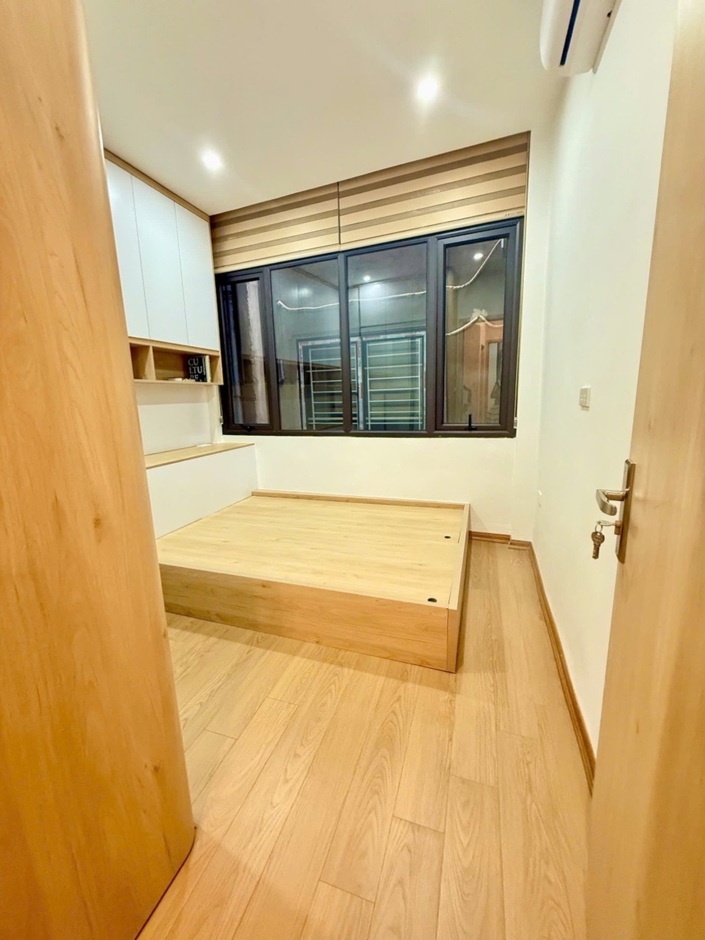 Bán nhà Lương Khánh Thiện - diện tích 33m2 4 tầng - ô tô gần nhà - giá 8,3 tỷ