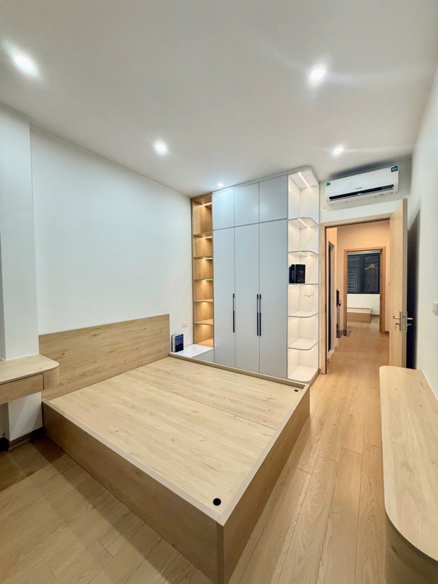 Bán nhà Lương Khánh Thiện - diện tích 33m2 4 tầng - ô tô gần nhà - giá 8,3 tỷ