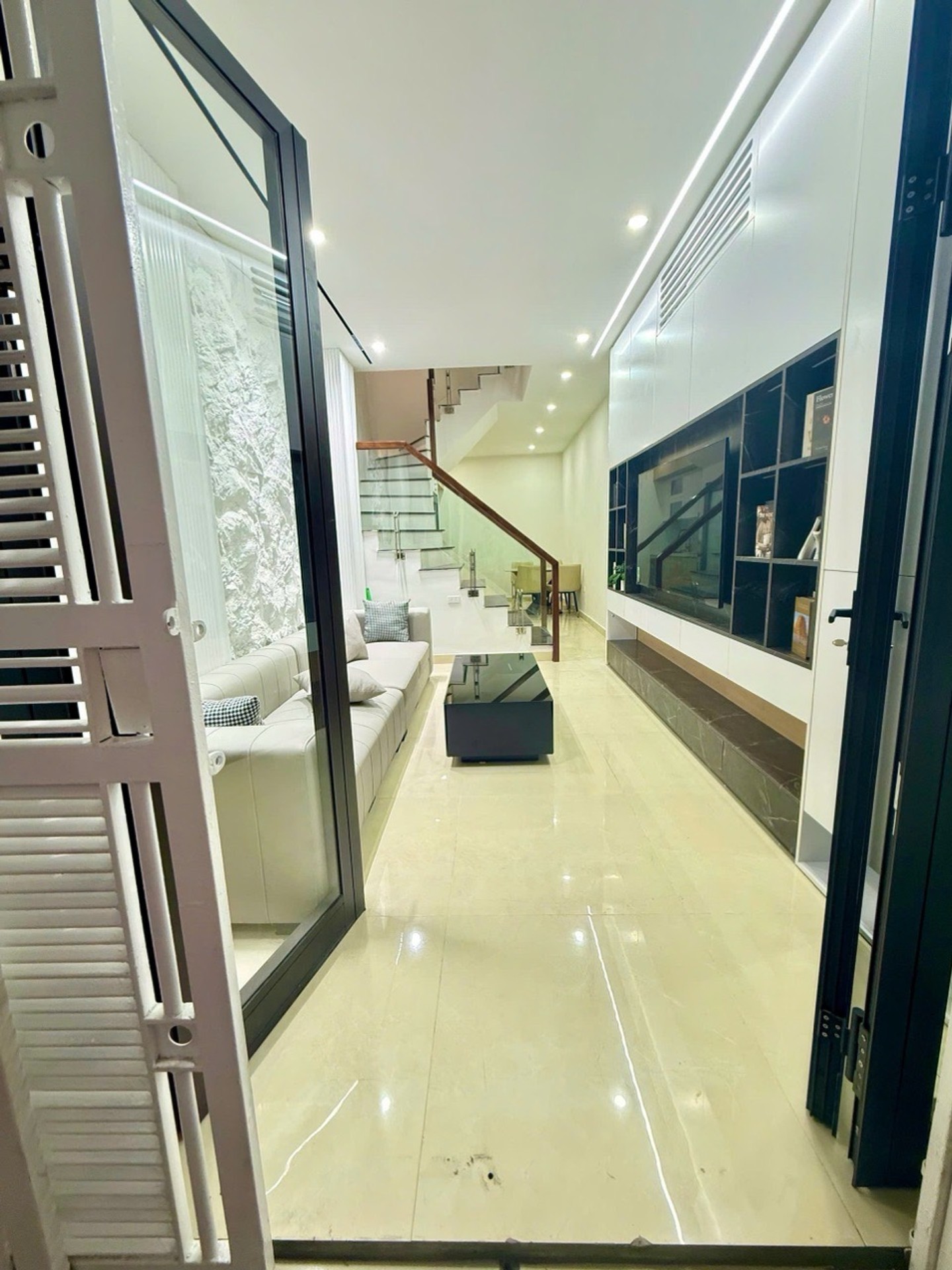 Bán nhà Lương Khánh Thiện - diện tích 33m2 4 tầng - ô tô gần nhà - giá 8,3 tỷ