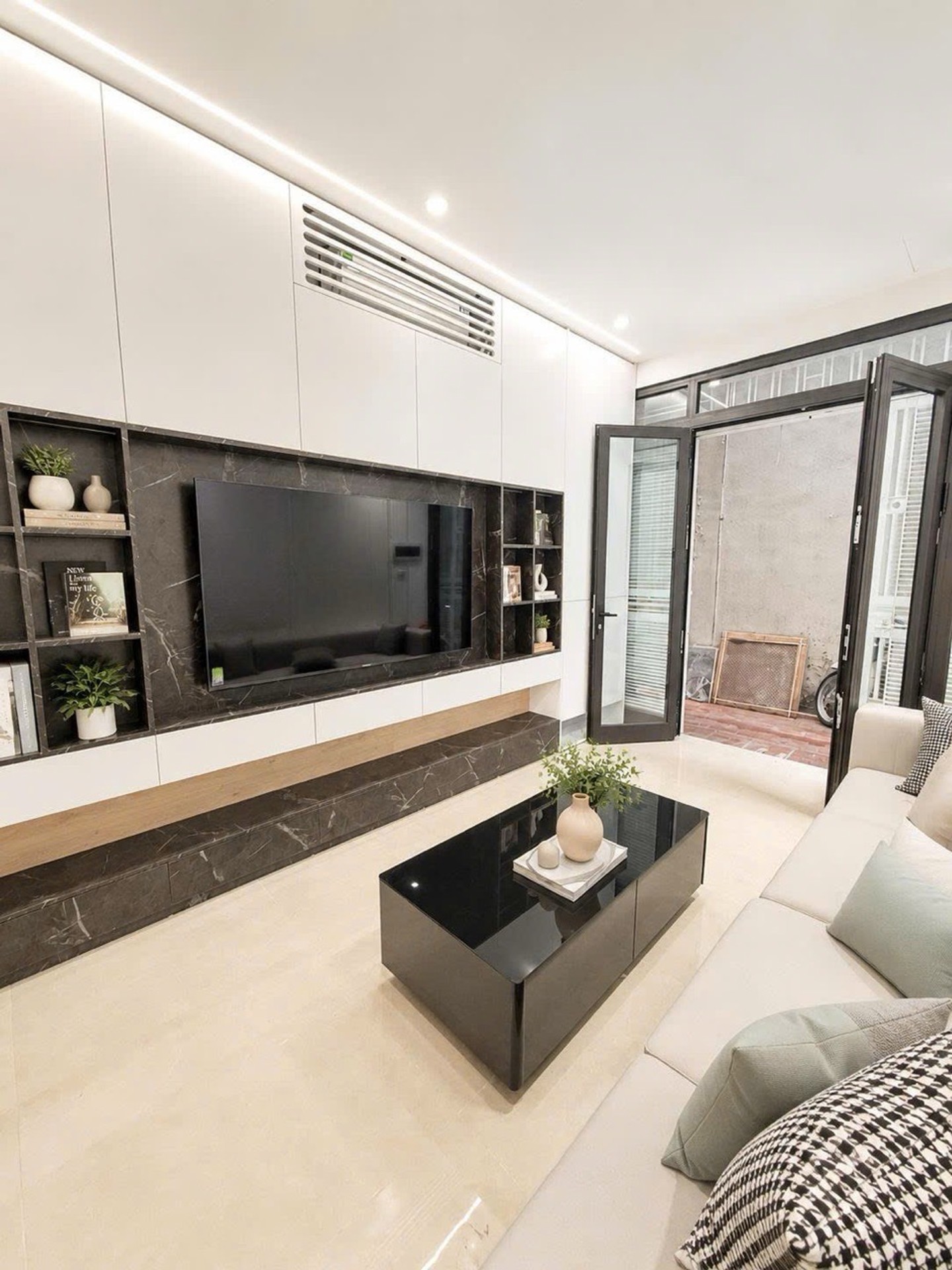 Bán nhà Lương Khánh Thiện - diện tích 33m2 4 tầng - ô tô gần nhà - giá 8,3 tỷ