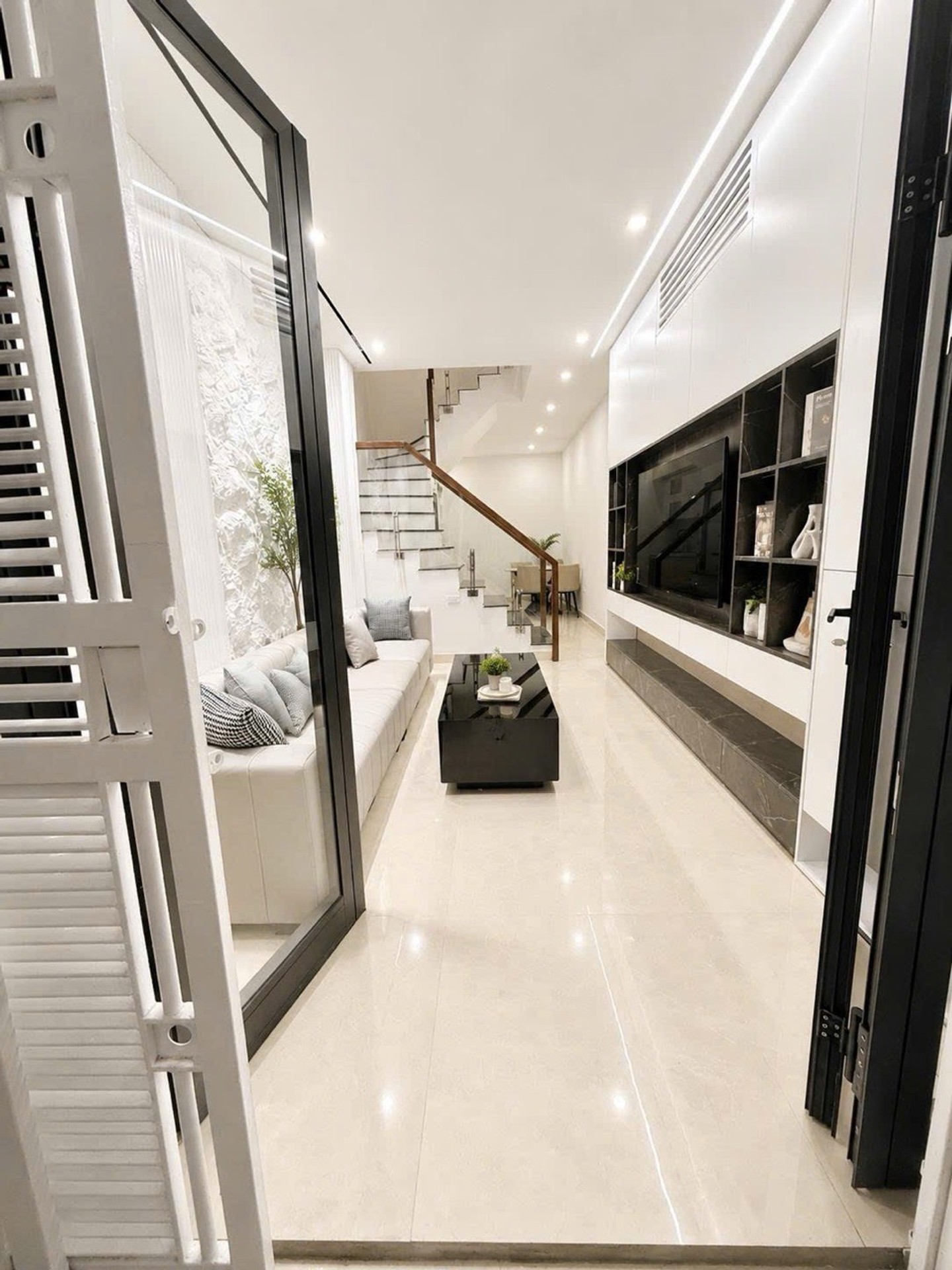 Bán nhà Lương Khánh Thiện - diện tích 33m2 4 tầng - ô tô gần nhà - giá 8,3 tỷ