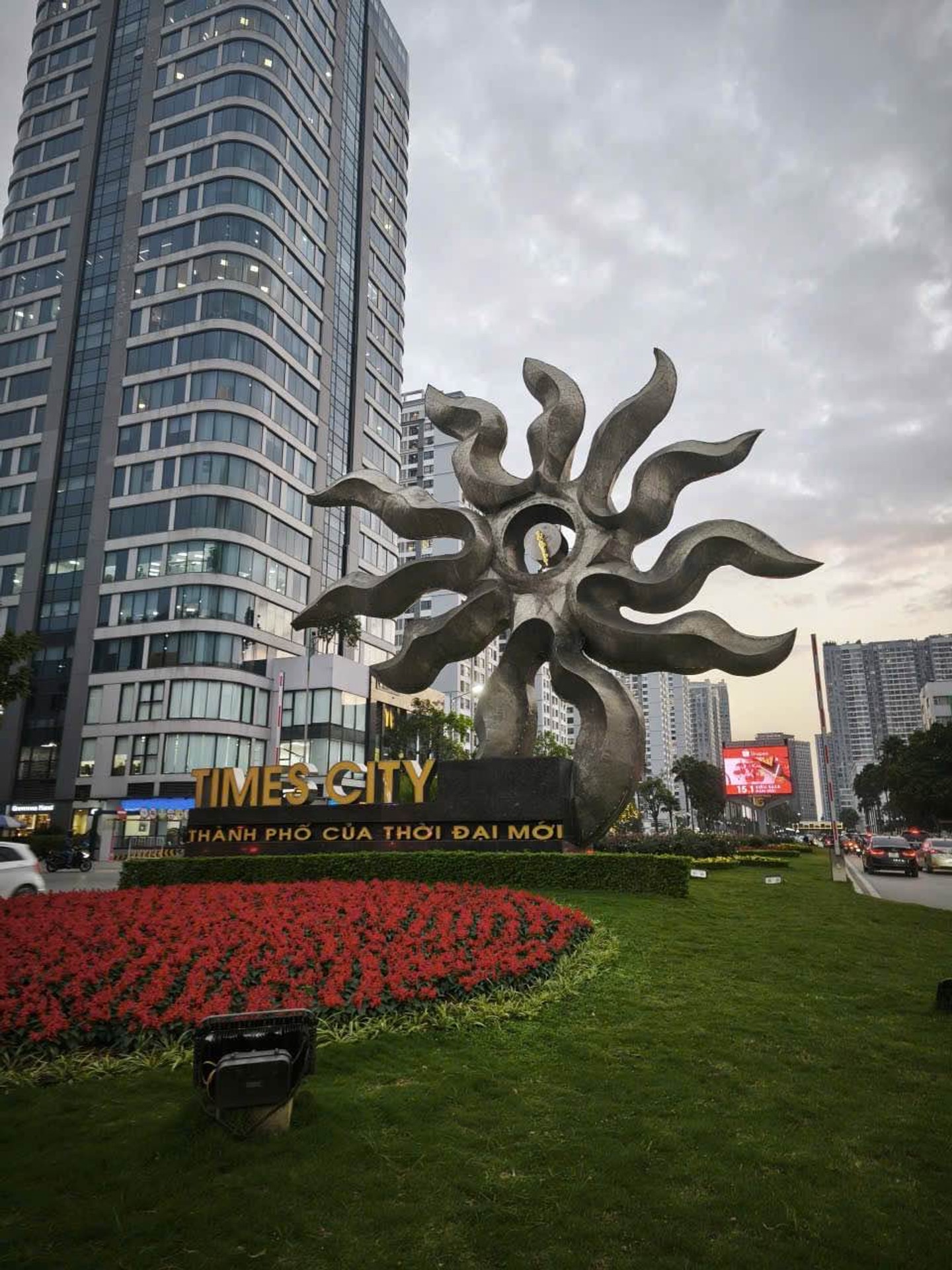 Bán nhà Minh Khai - diện tích 72m2 2 tầng - Lô góc 3 mặt thoáng - giá 65 tỷ