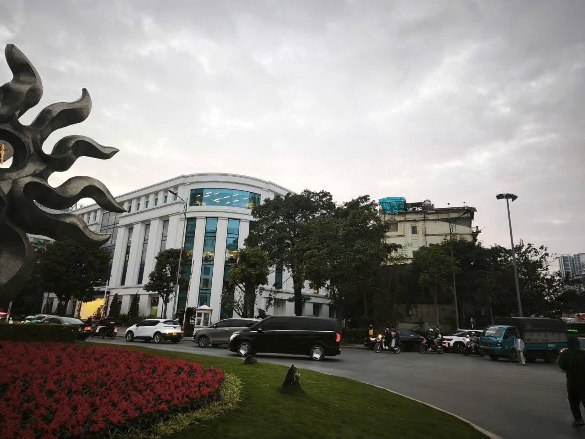 Bán nhà Minh Khai - diện tích 72m2 2 tầng - Lô góc 3 mặt thoáng - giá 65 tỷ