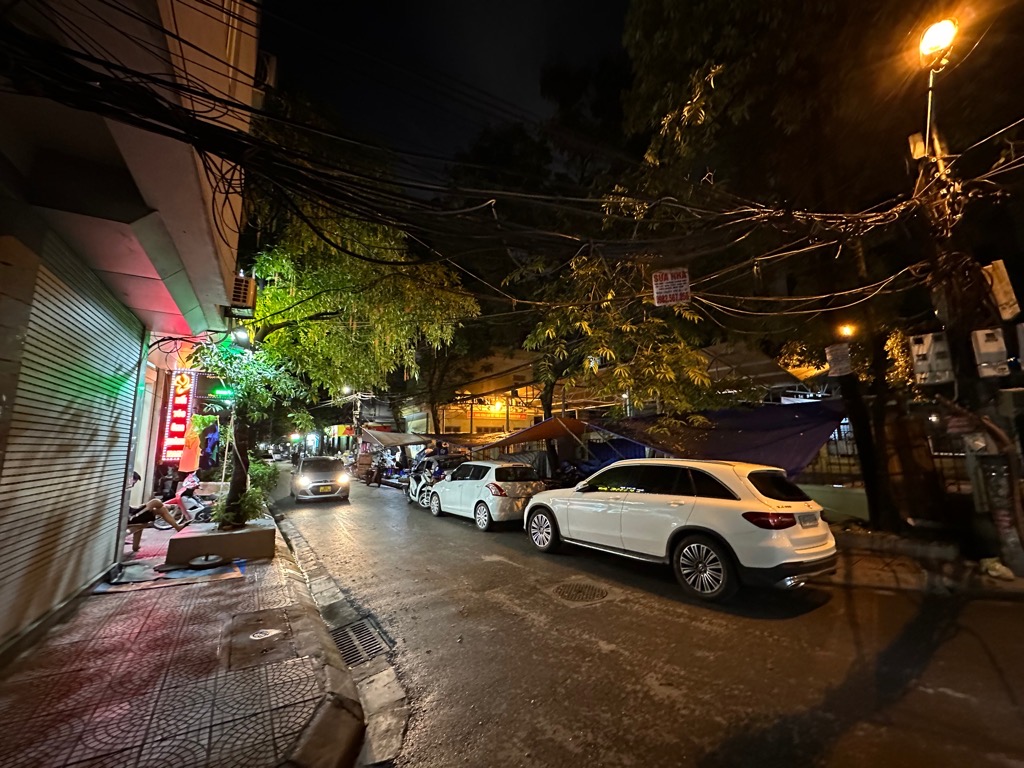 Bán nhà Pháo Đài Láng - diện tích 71m2 6 tầng - Mặt ngõ to hơn phố - giá 33,6 tỷ