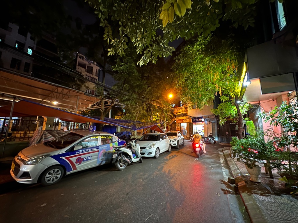 Bán nhà Pháo Đài Láng - diện tích 71m2 6 tầng - Mặt ngõ to hơn phố - giá 33,6 tỷ