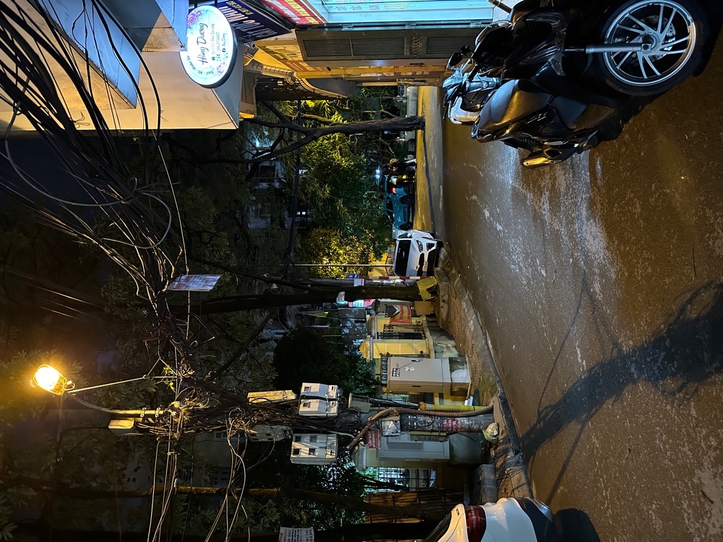 Bán nhà Pháo Đài Láng - diện tích 71m2 6 tầng - Mặt ngõ to hơn phố - giá 33,6 tỷ