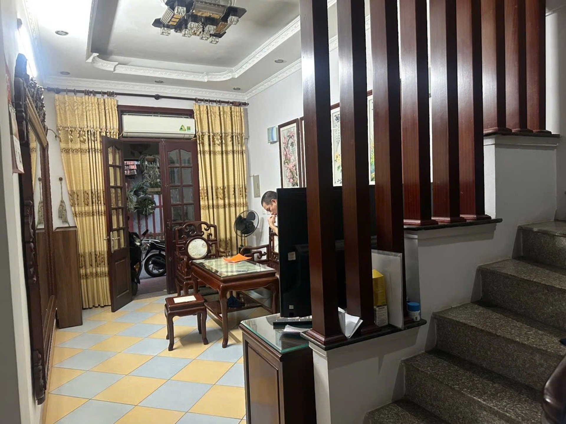 Bán nhà Ngọc Hồi - diện tích 40m2 4 tầng - ô tô tránh - giá 11,6 tỷ