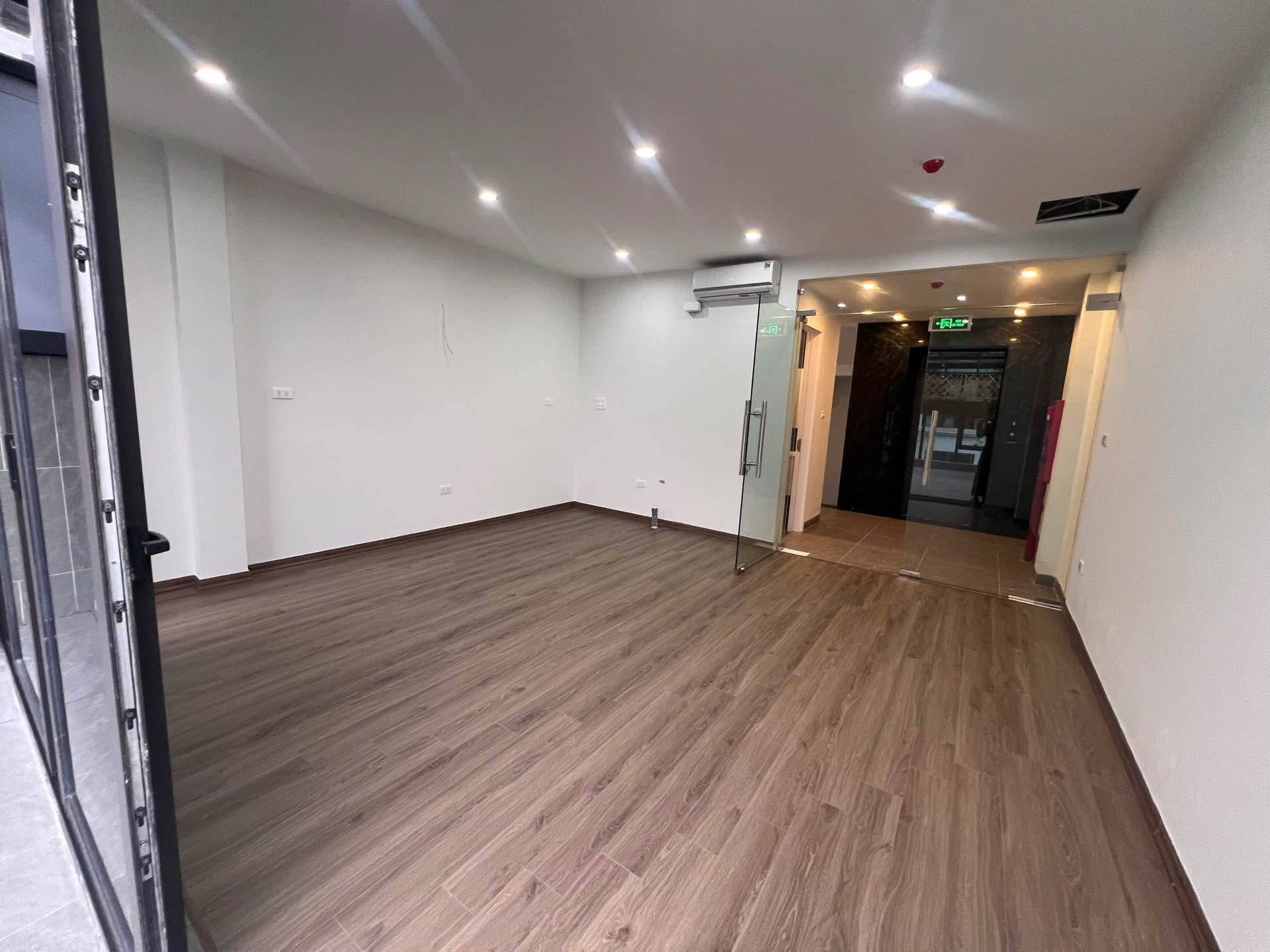 Bán nhà Tân Mai - diện tích 85m2 6 tầng - ô tô tránh - giá 39,5 tỷ