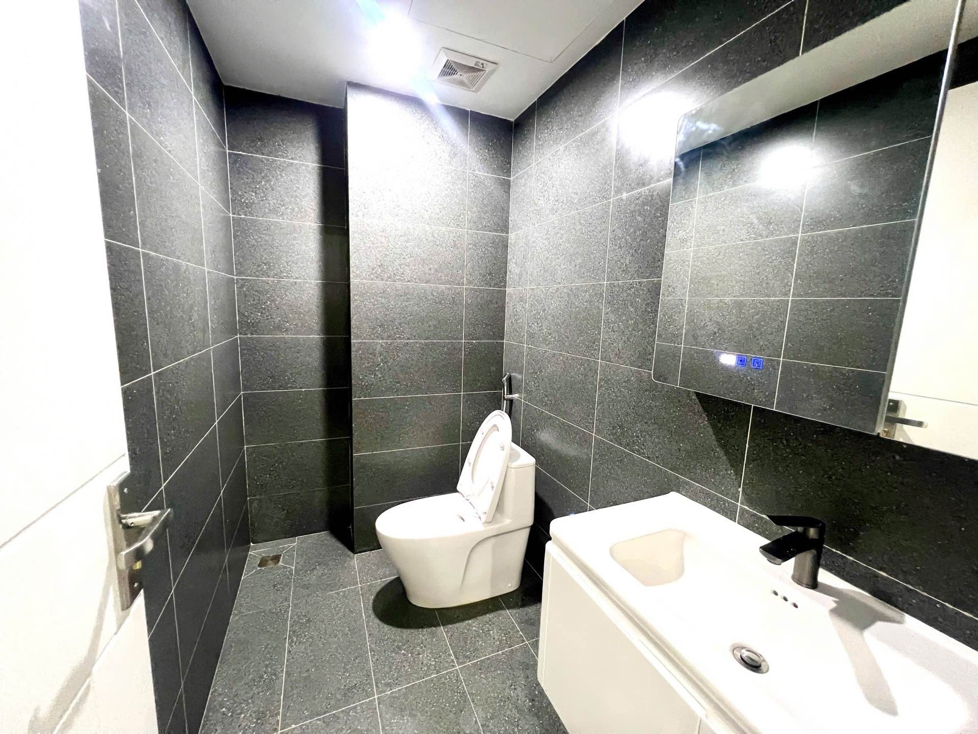 Bán nhà Tân Mai - diện tích 85m2 6 tầng - ô tô tránh - giá 39,5 tỷ