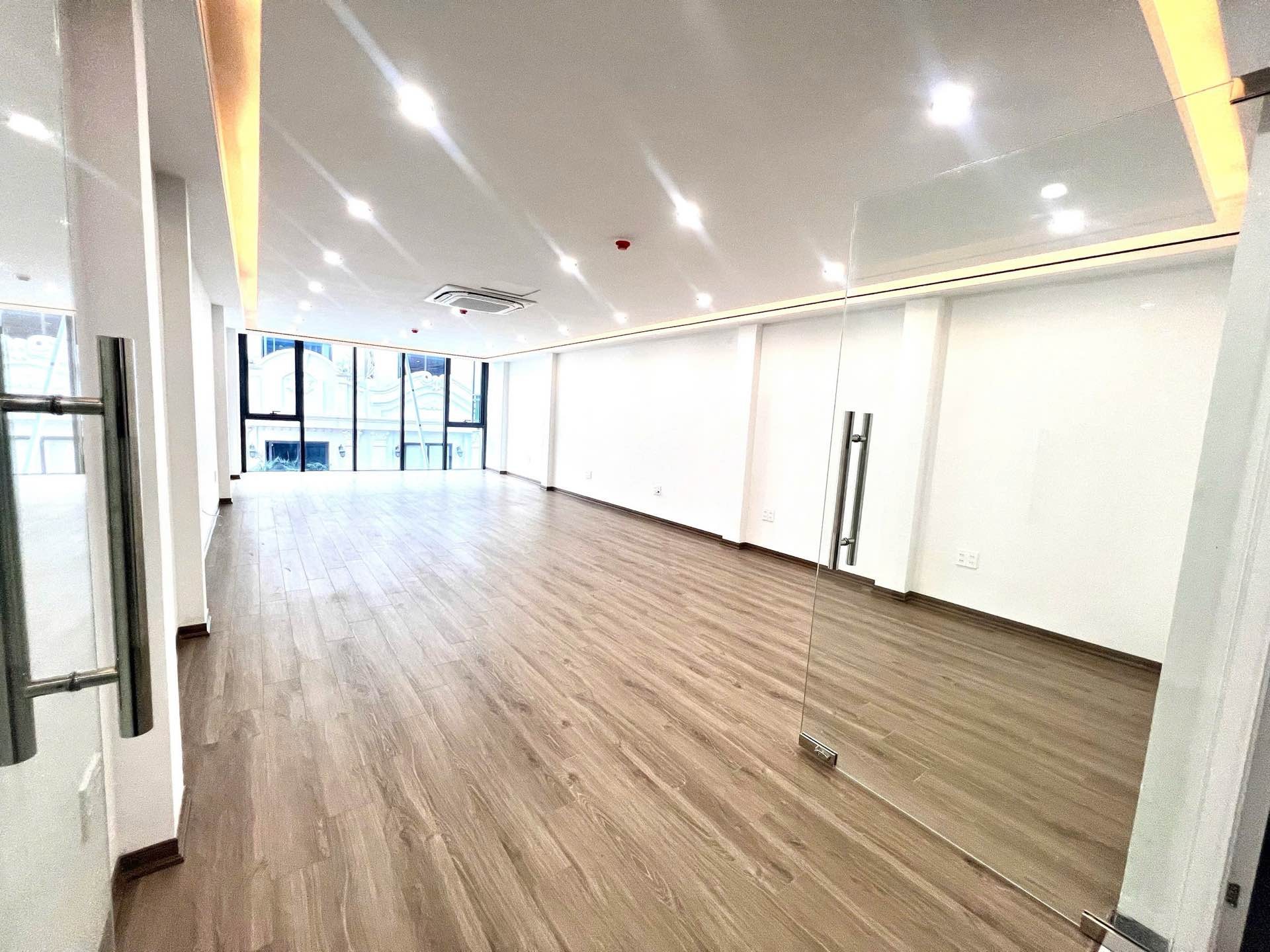 Bán nhà Tân Mai - diện tích 85m2 6 tầng - ô tô tránh - giá 39,5 tỷ