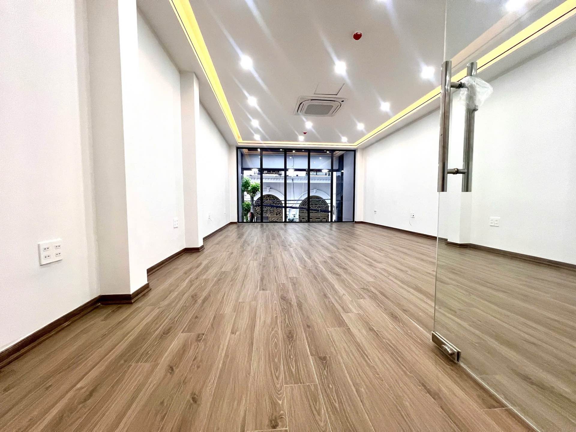 Bán nhà Tân Mai - diện tích 85m2 6 tầng - ô tô tránh - giá 39,5 tỷ